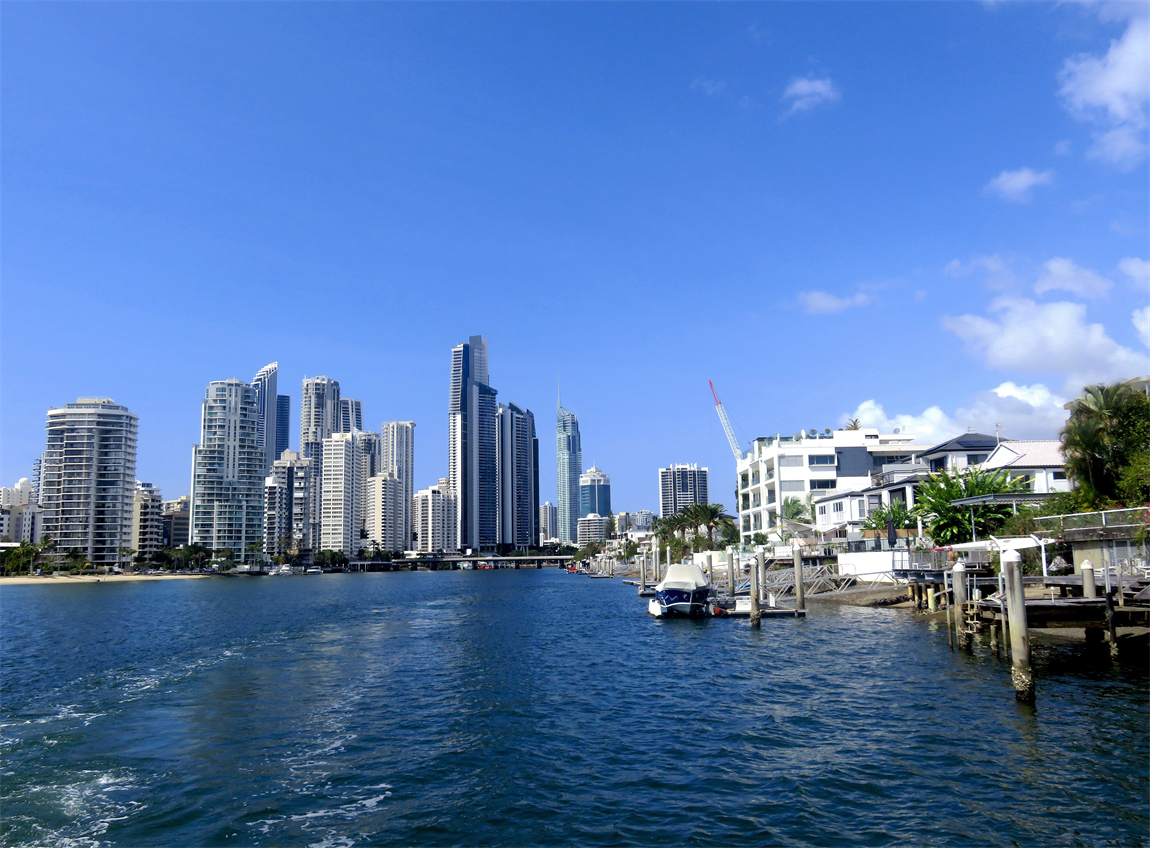 游艇上拍摄黄金海岸城市风光_1