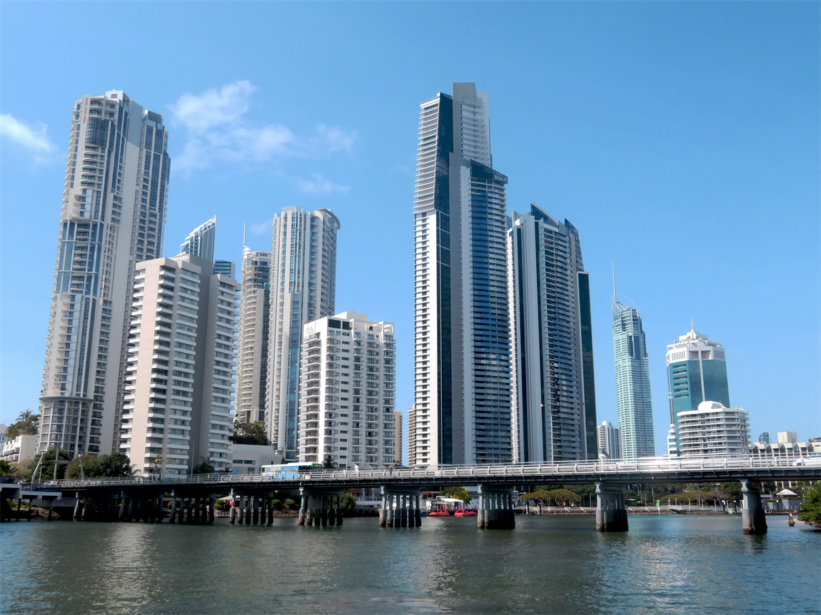 游艇上拍摄黄金海岸城市风光_0